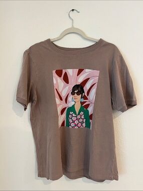 Retro Floral Portrait Graphic Tee in Pink and Green